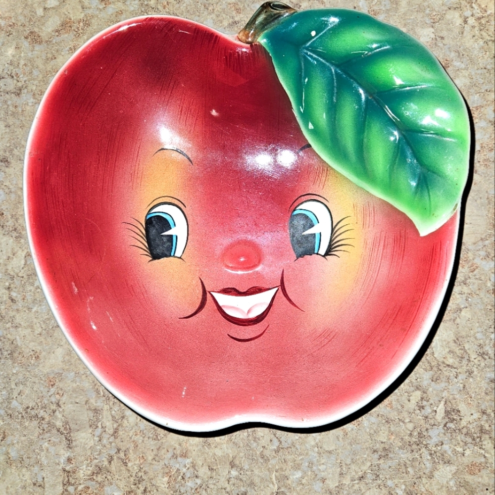 PY Apple anthropomorphic plate
